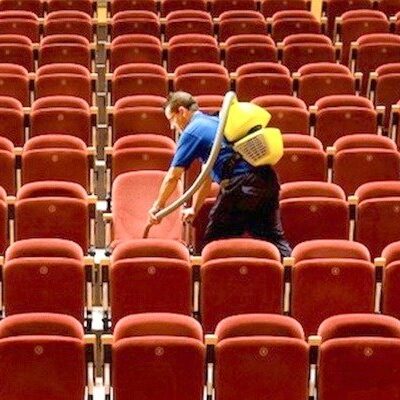 Tạp vụ vệ sinh rạp chiếu phim rap-chieu-phim-1